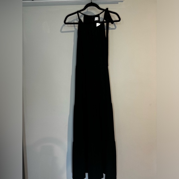Black halter top, ribbed maxi dress - Picture 5 of 11
